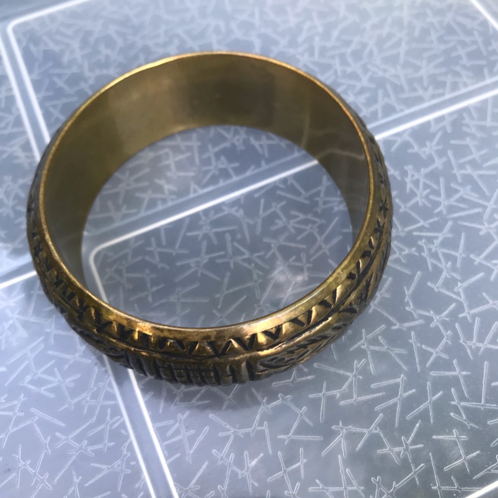 Pewter Colored bangle bracelet